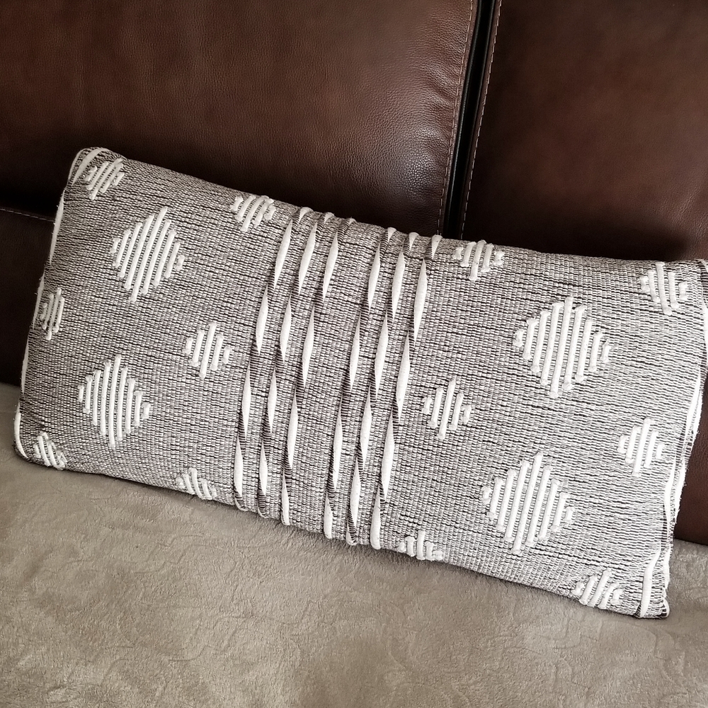 ❗Pottery Barn Boho Hand-Knotted Cream and Gray Accent Pillow❗